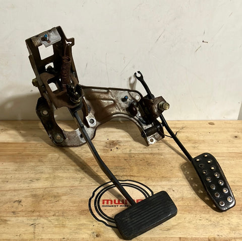 1990-2005 Mazda Miata Automatic Gas and Brake Pedal Assembly NA03-43-030