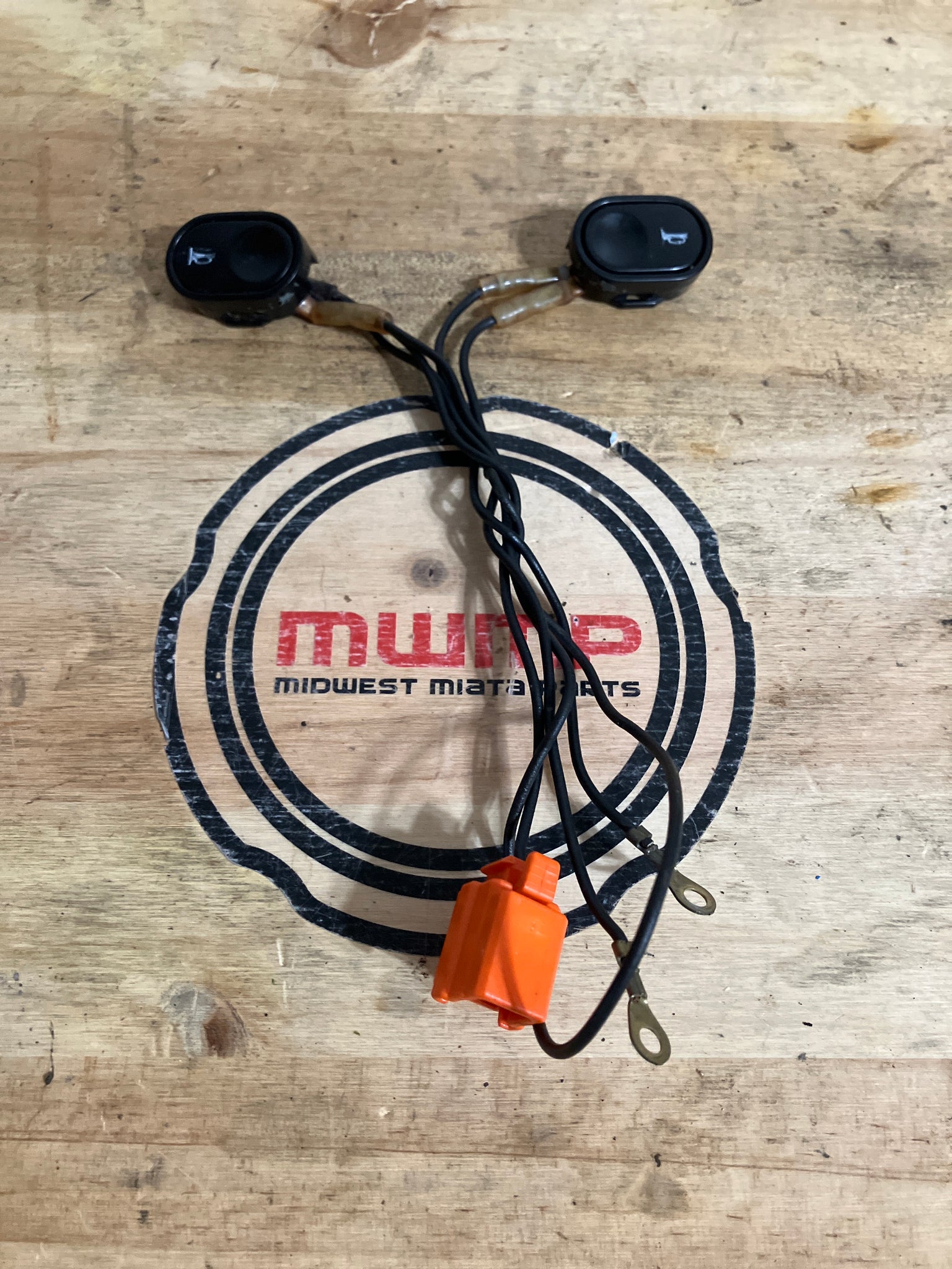 1990-1997 Mazda Miata Horn Button Assembly and Wiring